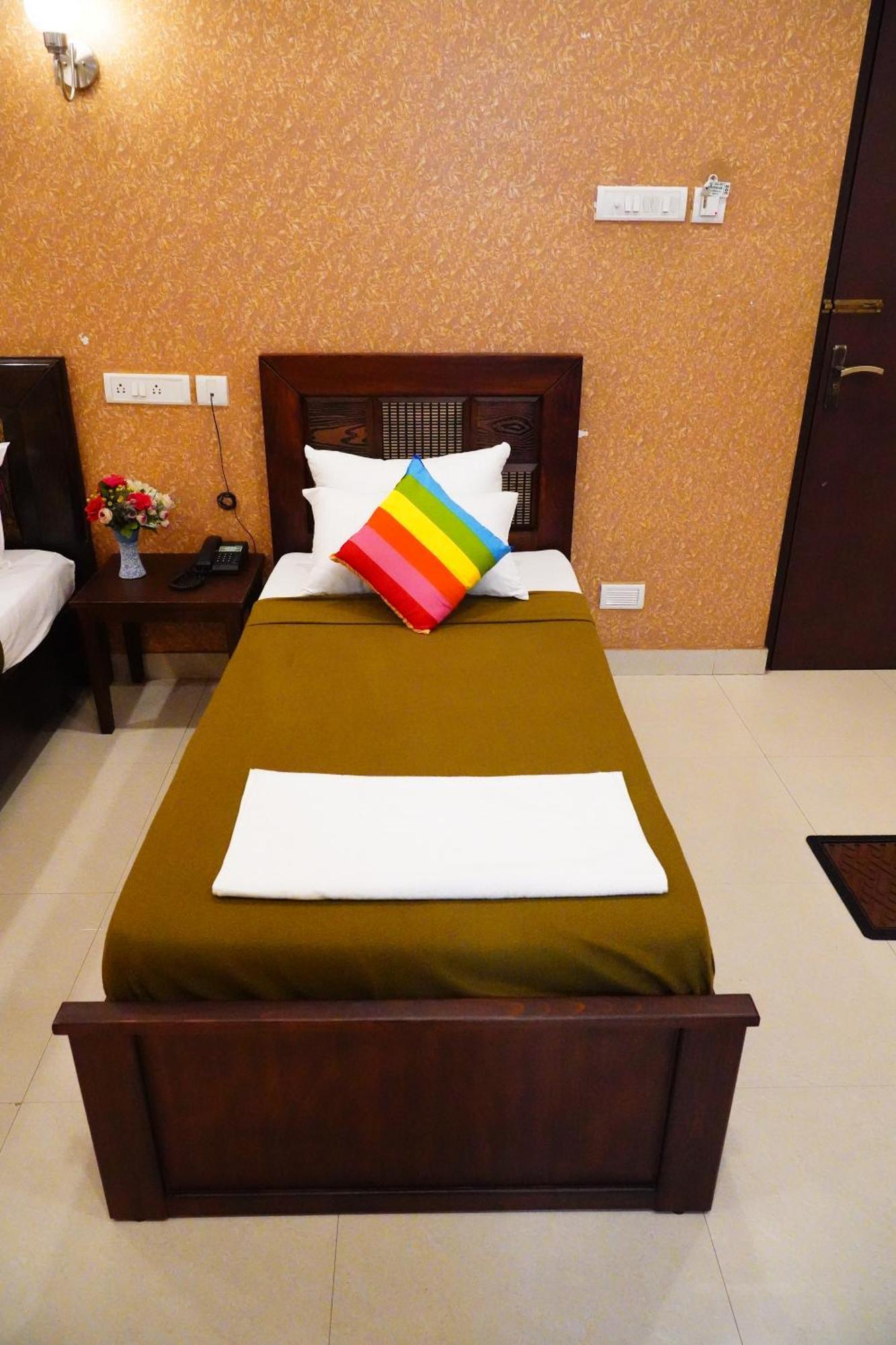 Vinayagam Residency Otel Arcot Dış mekan fotoğraf